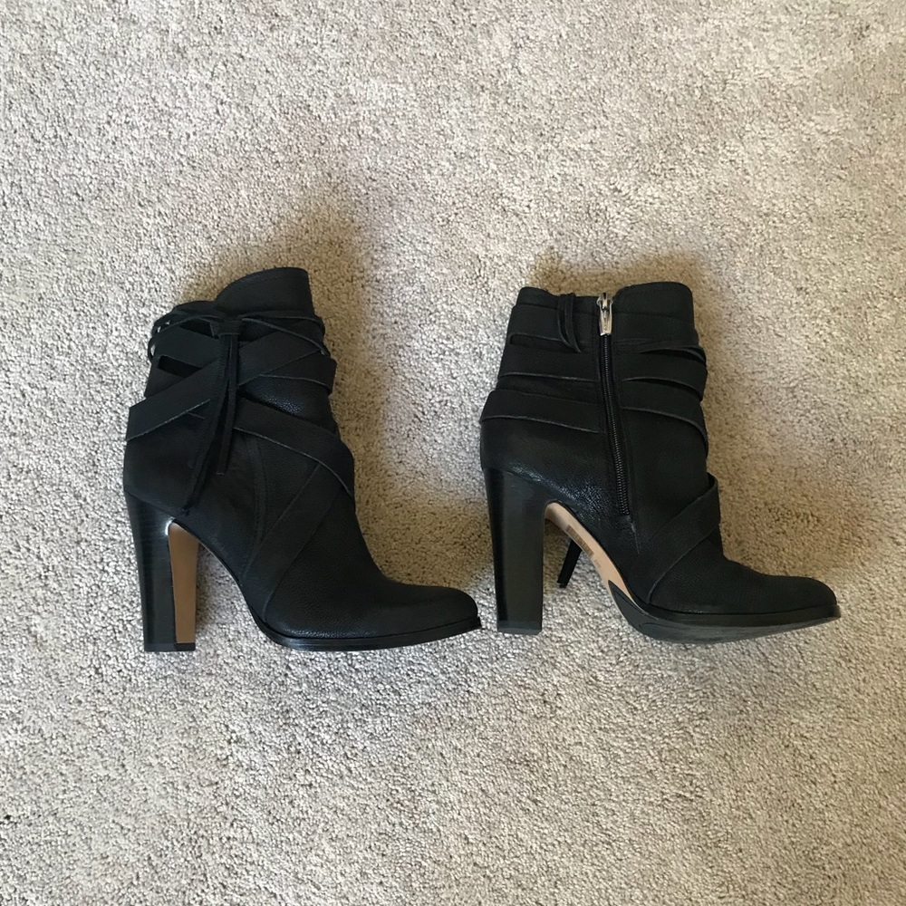New without tag Vince Camuto Bootie Size: 8